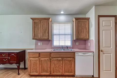 Kitchen - 2817 Brompton Dr, Norman, OK 73072 photo 3 of 4
