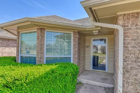 Exterior - 2817 Brompton Dr, Norman, OK 73072 photo 4 of 6