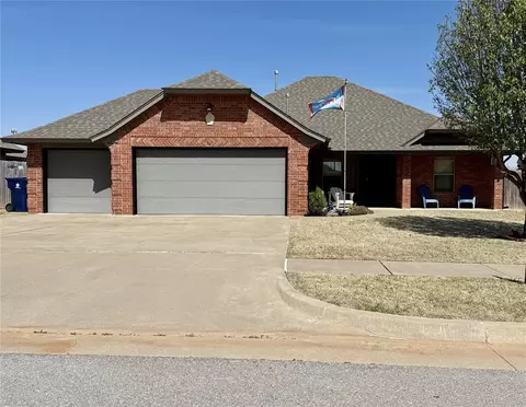 11041 NW 8th St, Yukon, OK 73099