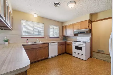 Kitchen - 1237 Denison Dr, Norman, OK 73069 photo 3 of 5