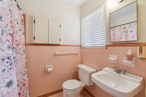Bath - 1237 Denison Dr, Norman, OK 73069 photo 5 of 8