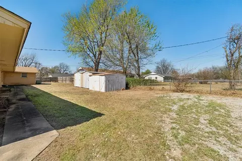 Exterior - 1237 Denison Dr, Norman, OK 73069 photo 2 of 7