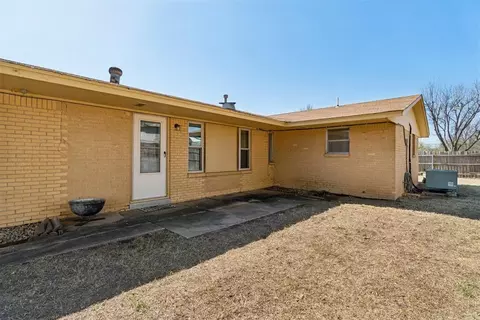 Exterior - 1237 Denison Dr, Norman, OK 73069 photo 3 of 7