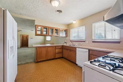 Kitchen - 1237 Denison Dr, Norman, OK 73069 photo 4 of 5