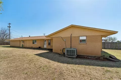 Exterior - 1237 Denison Dr, Norman, OK 73069 photo 6 of 7
