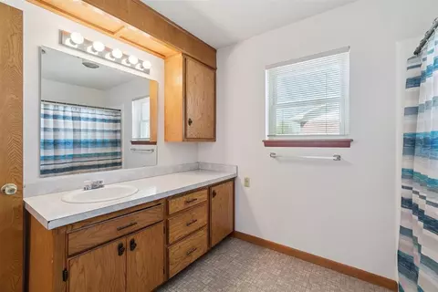 Bath - 1237 Denison Dr, Norman, OK 73069 photo 2 of 8