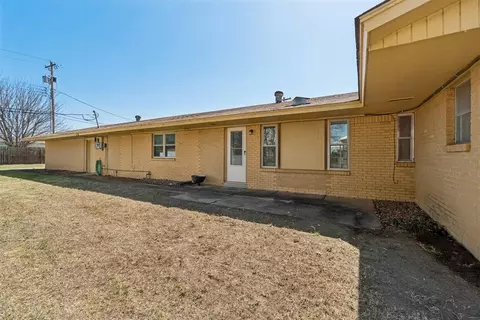 Exterior - 1237 Denison Dr, Norman, OK 73069 photo 7 of 7