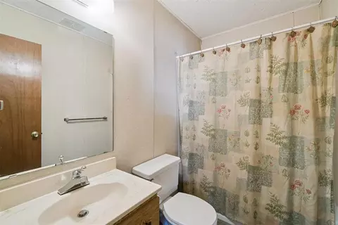Bath - 1237 Denison Dr, Norman, OK 73069 photo 3 of 8