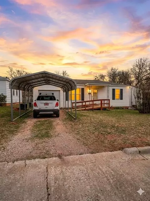 1312 N Elm St, Guthrie, OK 73044