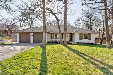1812 N Oakhill Rd, Bethany, OK 73008
