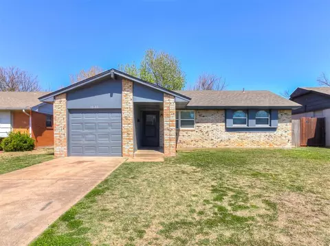 1035 NW 20th St, Moore, OK 73160
