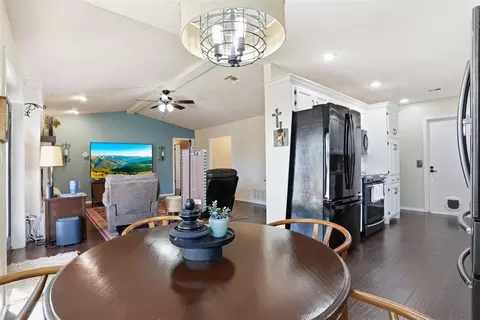 Dining - 3208 Gettysburg Dr, Altus, OK 73521 photo 2 of 3