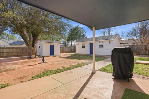 Exterior - 3208 Gettysburg Dr, Altus, OK 73521 photo 5 of 6