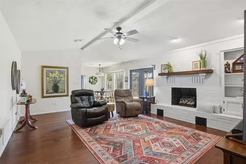 Living - 3208 Gettysburg Dr, Altus, OK 73521 photo 4 of 4