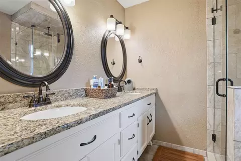Bath - 3208 Gettysburg Dr, Altus, OK 73521 photo 3 of 9