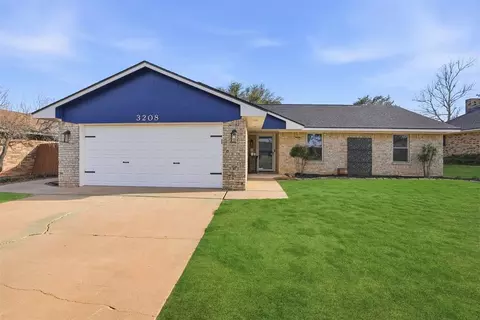 Exterior - 3208 Gettysburg Dr, Altus, OK 73521 photo 2 of 6