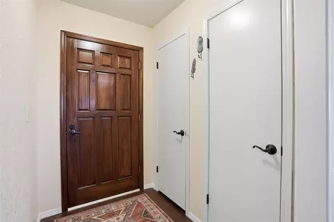Entry Way - 3208 Gettysburg Dr, Altus, OK 73521 photo 2 of 5