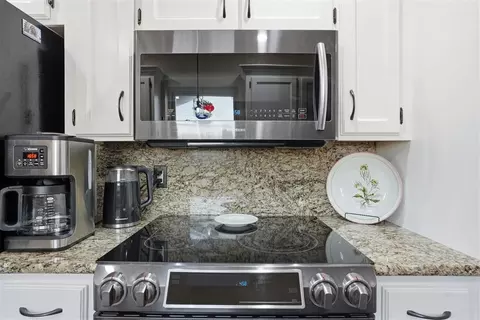 Kitchen - 3208 Gettysburg Dr, Altus, OK 73521 photo 6 of 9