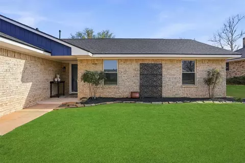 Exterior - 3208 Gettysburg Dr, Altus, OK 73521 photo 3 of 6