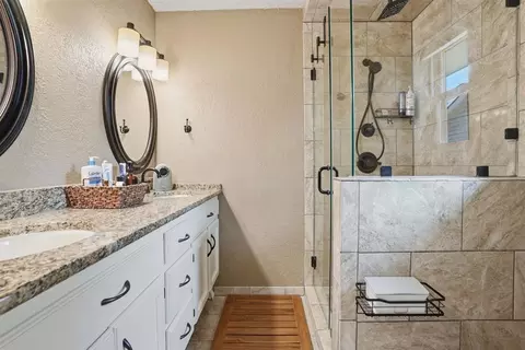 Bath - 3208 Gettysburg Dr, Altus, OK 73521 photo 1 of 9