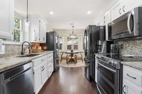 Kitchen - 3208 Gettysburg Dr, Altus, OK 73521 photo 5 of 9