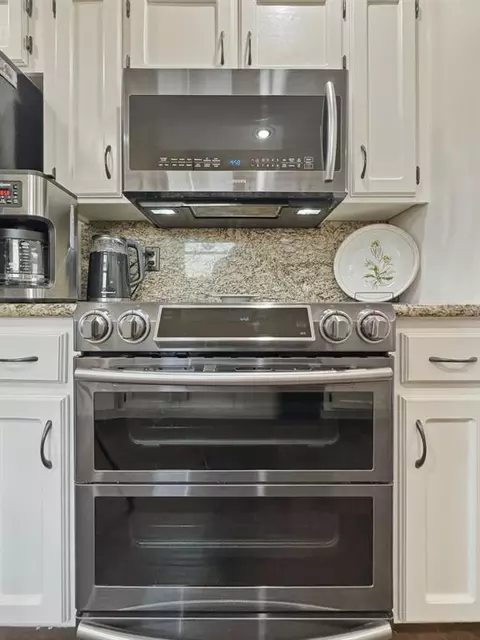 Kitchen - 3208 Gettysburg Dr, Altus, OK 73521 photo 8 of 9