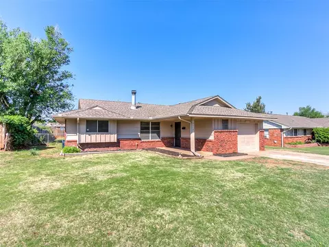 6119 N Redmond Ct, Warr Acres, OK 73122