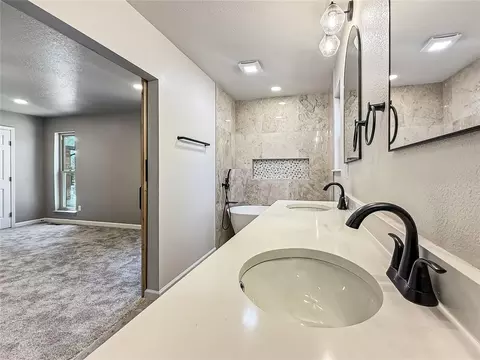 Bath - 405 Willow Branch Rd, Norman, OK 73072 photo 3 of 6