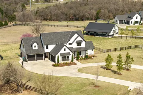 9917 E 33rd St, Jones, OK 73049
