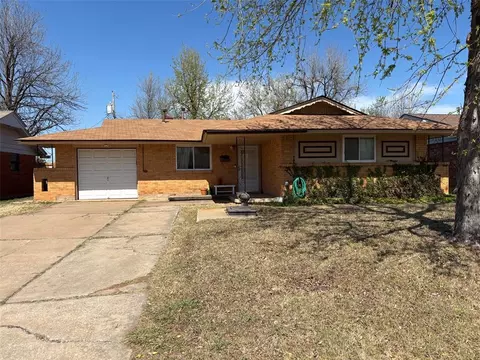 609 W Main St, Moore, OK 73160
