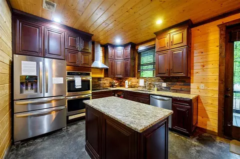 Kitchen - 29 Moonseed Cir, Broken Bow, OK 74728 photo 1 of 3