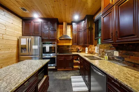 Kitchen - 29 Moonseed Cir, Broken Bow, OK 74728 photo 3 of 3