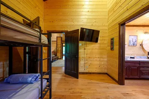 Bedroom - 29 Moonseed Cir, Broken Bow, OK 74728 photo 2 of 10