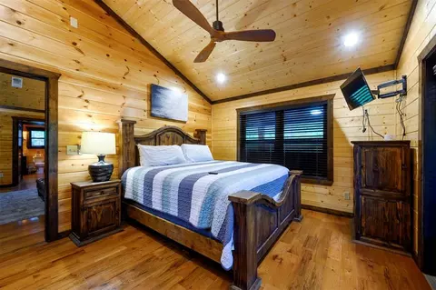 Bedroom - 29 Moonseed Cir, Broken Bow, OK 74728 photo 4 of 10