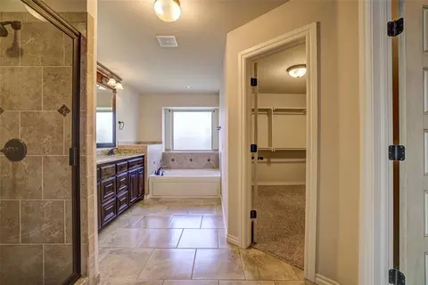 Entry Way - 300 Summit Bnd, Norman, OK 73071 photo 2 of 2