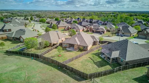 View/Area - 300 Summit Bnd, Norman, OK 73071 photo 3 of 5