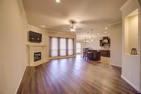 Living - 300 Summit Bnd, Norman, OK 73071 photo 3 of 5
