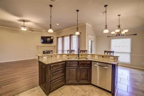 Kitchen - 300 Summit Bnd, Norman, OK 73071 photo 5 of 5