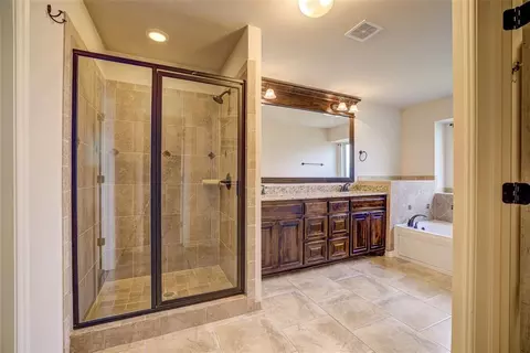Bath - 300 Summit Bnd, Norman, OK 73071 photo 3 of 5