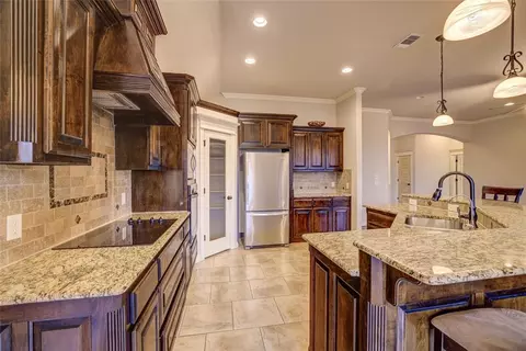 Kitchen - 300 Summit Bnd, Norman, OK 73071 photo 2 of 5