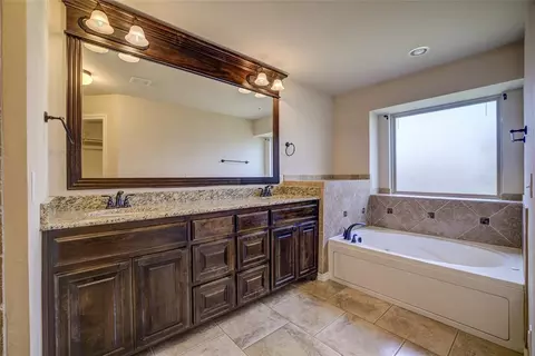 Bath - 300 Summit Bnd, Norman, OK 73071 photo 4 of 5