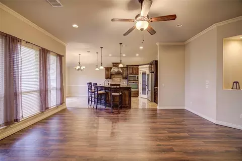 Living - 300 Summit Bnd, Norman, OK 73071 photo 4 of 5