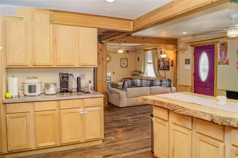 95 3rd St, Healdton, OK 73438