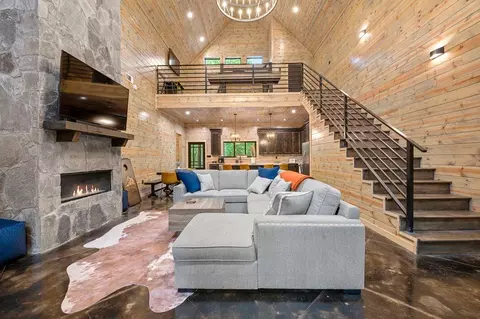 Living - 47 Canopy Trl, Broken Bow, OK 74728 photo 6 of 6