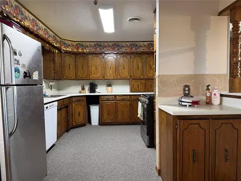 Kitchen - 826 Hillcrest Dr, Watonga, OK 73772 photo 3 of 5