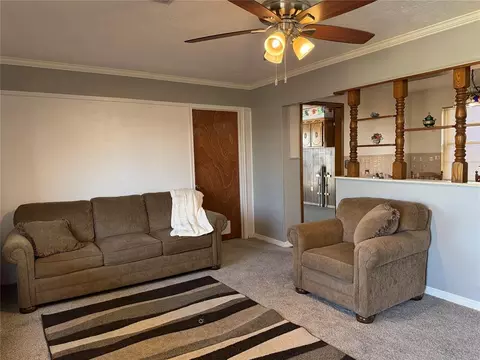 Living - 826 Hillcrest Dr, Watonga, OK 73772 photo 3 of 4