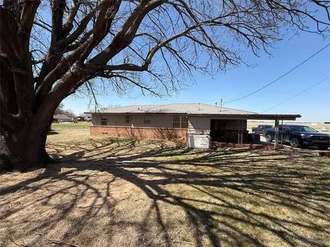 Exterior - 826 Hillcrest Dr, Watonga, OK 73772 photo 4 of 4