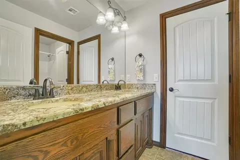 Bath - 21321 E 1290 Rd, Sentinel, OK 73664 photo 5 of 5