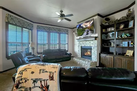 Living - 21321 E 1290 Rd, Sentinel, OK 73664 photo 2 of 4