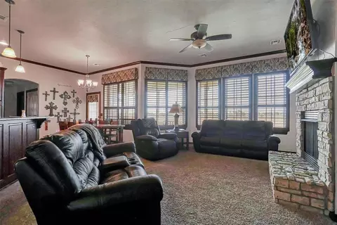 Living - 21321 E 1290 Rd, Sentinel, OK 73664 photo 3 of 4